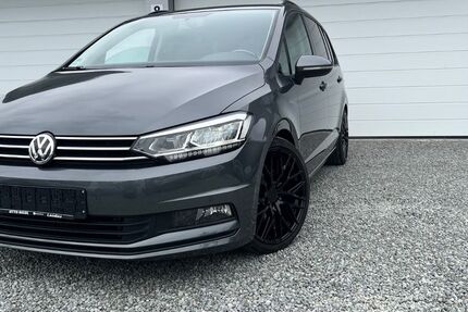 VW Touran 71.598 km 22.900 € Wallersdorf 94522