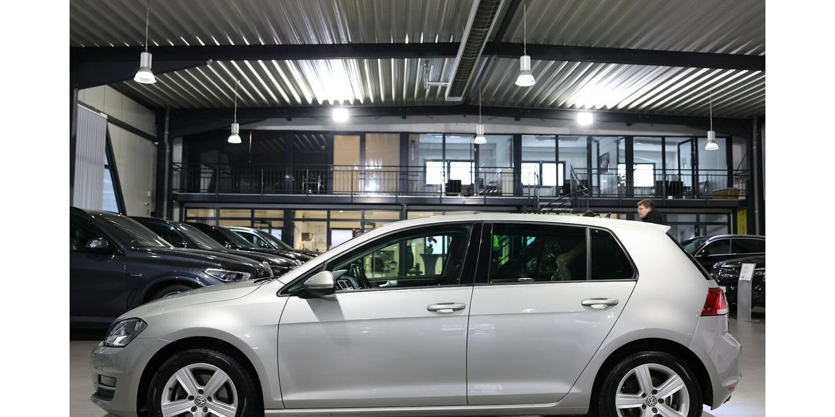 VW Golf VII 1.6 TDI Comfortline COMPOSITION-COLOUR 143.000 km 11.444 &euro; Hamm 59077