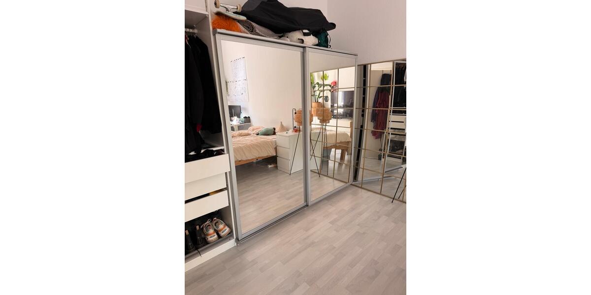 Etagenwohnung Wiesbaden Biebrich - 2 Zimmer, 67 m&sup2;, 1.060&euro; | Angebot:26680426