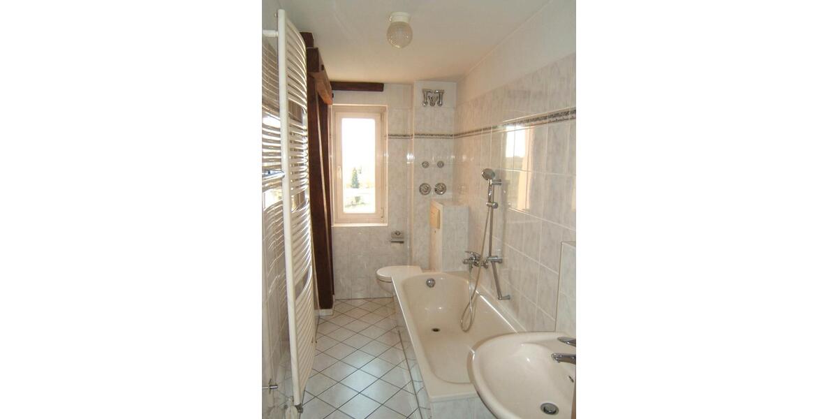Dachgeschoßwohnung Cottbus - 4 Zimmer, 83 m&sup2;, 664&euro; | Angebot:26454493