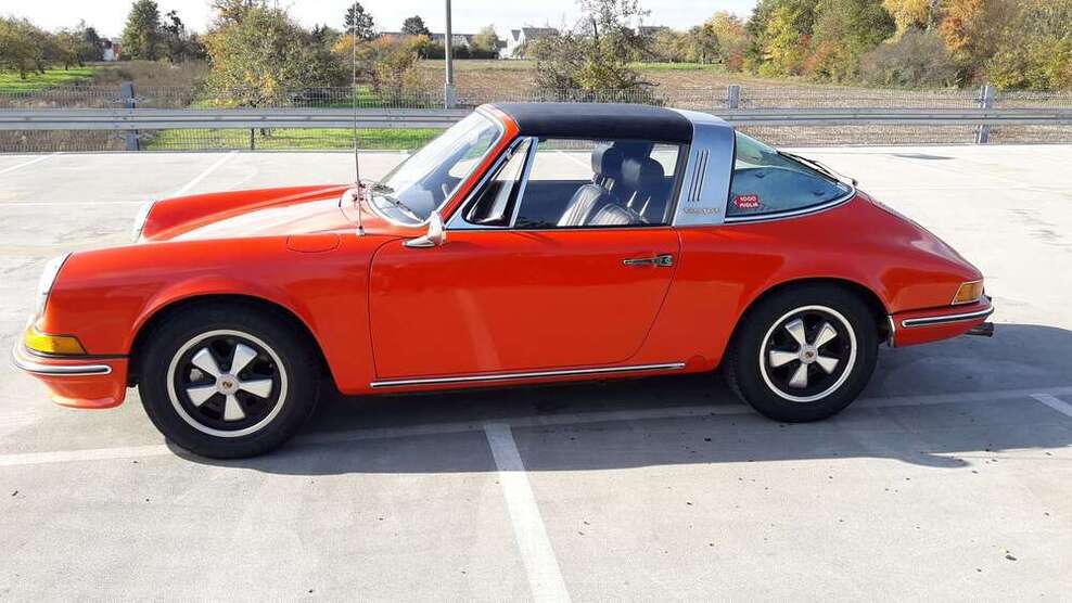 911