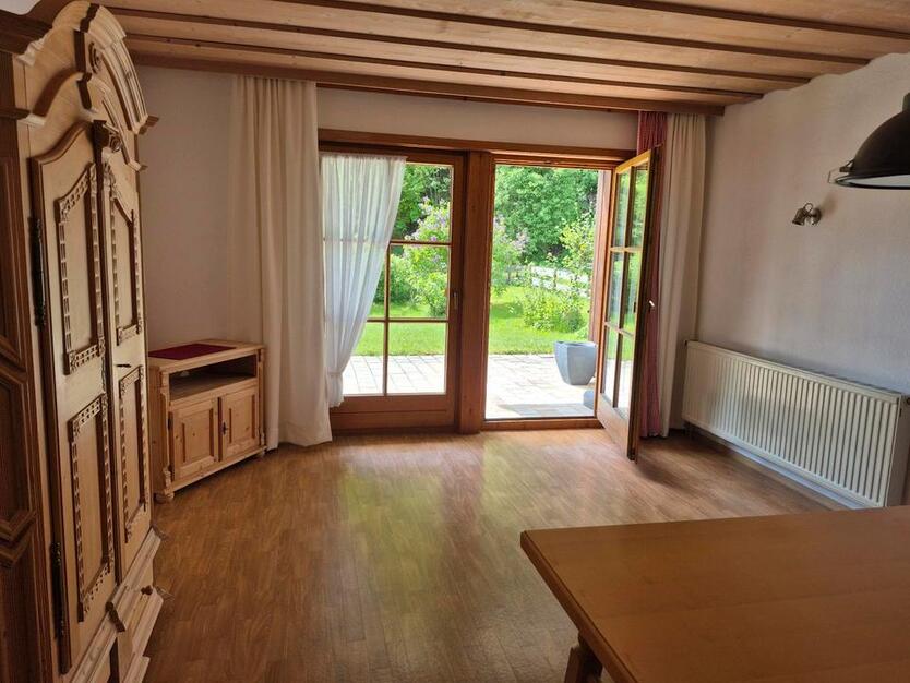 Möbelierte Wohnung mit Terrasse und Stellplatz