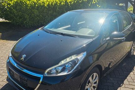 Peugeot 208 180.000 km 4.150 &euro; Overath 51491