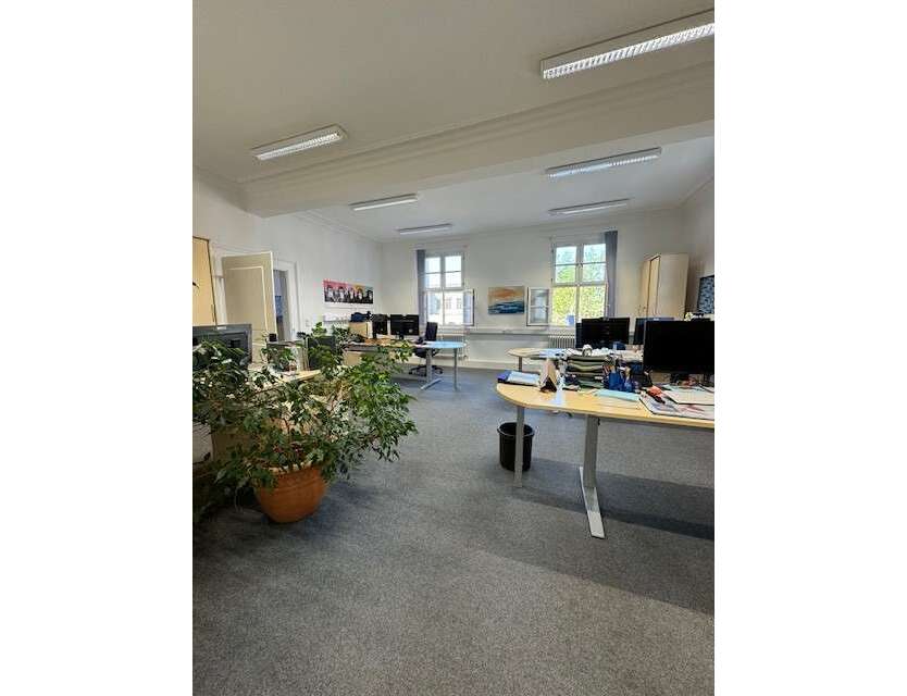 Büro in Erlangen 2.400 € 180 m²
