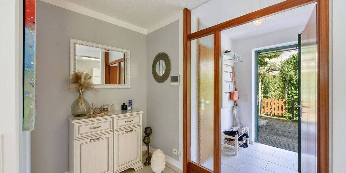 +++ TOP gepflegt & modernisiert - sonnig & ruhig - 1-Fam.-REH - 2 Bäder mit Fenster - Hobbyraum, Pelletkamin, EBK, TG... 5 zimmer