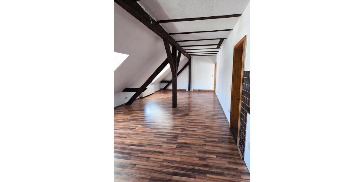 Dachgeschoßwohnung Burg - 3 Zimmer, 73 m&sup2;, 439&euro; | Angebot:25990023