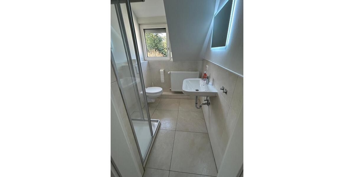 Dachgeschoss Wohnung 3 Zimmer 65 qm mit Balkon und Gartennutzung zimmer