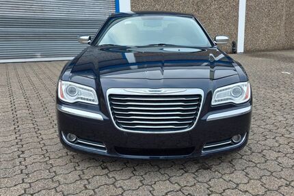 Chrysler 300C 198.000 km 10.800 &euro; Moers 47441