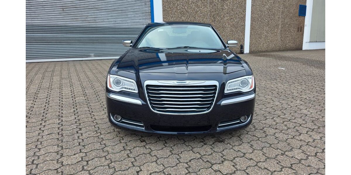 Chrysler 300C 198.000 km 10.800 &euro; Moers 47441