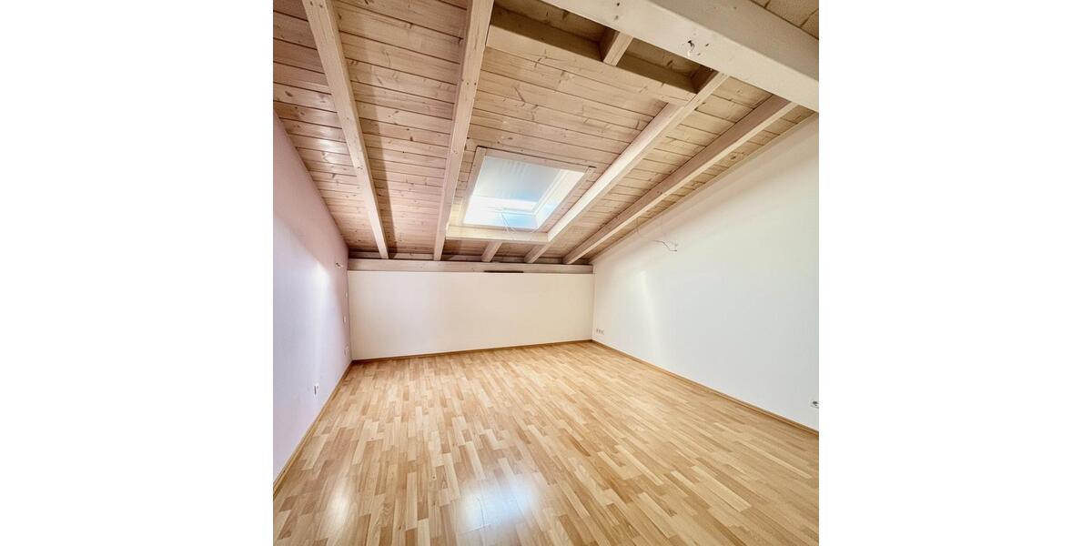 Dachgeschoßwohnung Otzing - 4 Zimmer, 130 m&sup2;, 1.000&euro; | Angebot:26585562