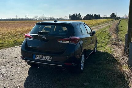 Toyota Auris 93.600 km 10.200 € Leverkusen 51373