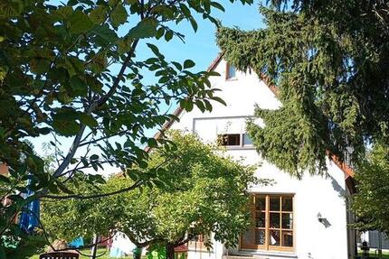 Baugrundstück mit kernsanierungsbedürftigem Einfamilienhaus zimmer