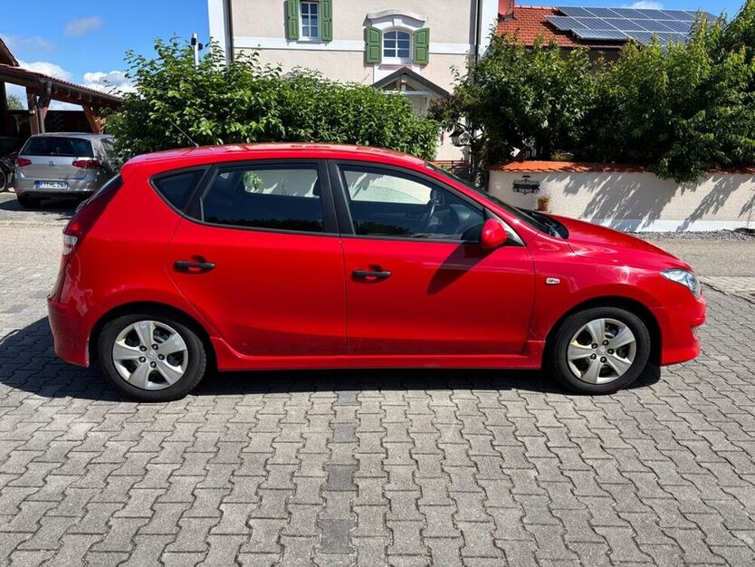 i30