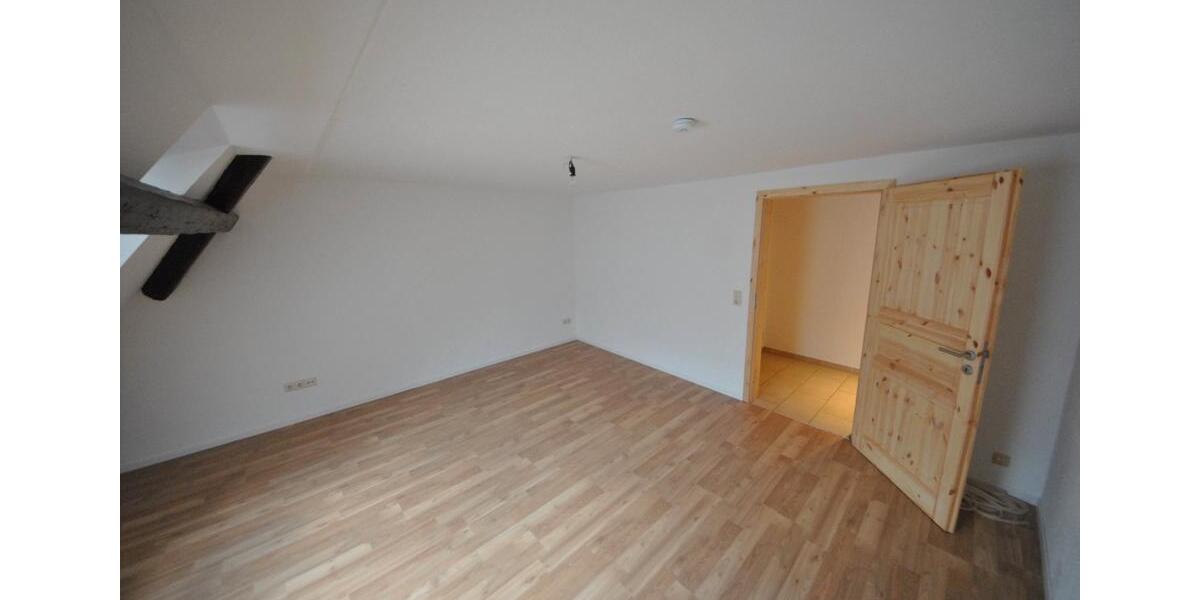 Dachgeschoßwohnung Bischofswerda - 2 Zimmer, 60 m&sup2;, 410&euro; | Angebot:26394896