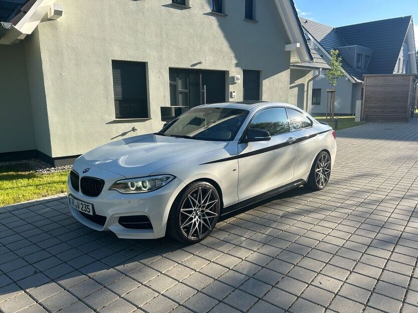 M235