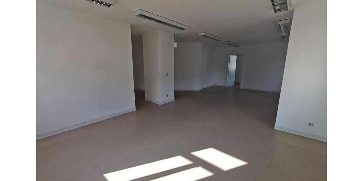 Geräumige Büro- oder Praxisräume in zentraler Lage von Bad Berleburg-Stadt zimmer