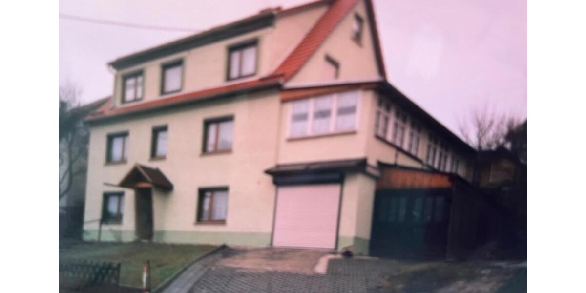 Einfamilienhaus Steinbach-Hallenberg Hallenberg - 8 Zimmer, 141 m&sup2;, 100.000&euro; | Angebot:26447608