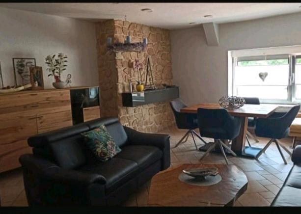 Mehrfamilienhaus, Wohnhaus Schiffweiler - 9 Zimmer, 300 m&sup2;, 228.000&euro; | Angebot:27120412