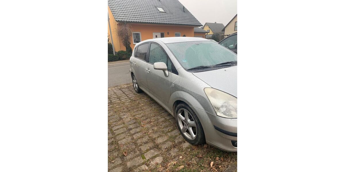 Toyota Corolla Verso 176.000 km 3.100 &euro; Taucha 04425