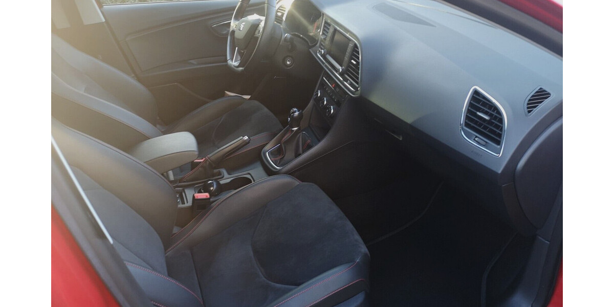 Seat Leon 97.100 km 14.800 € Halle 33790