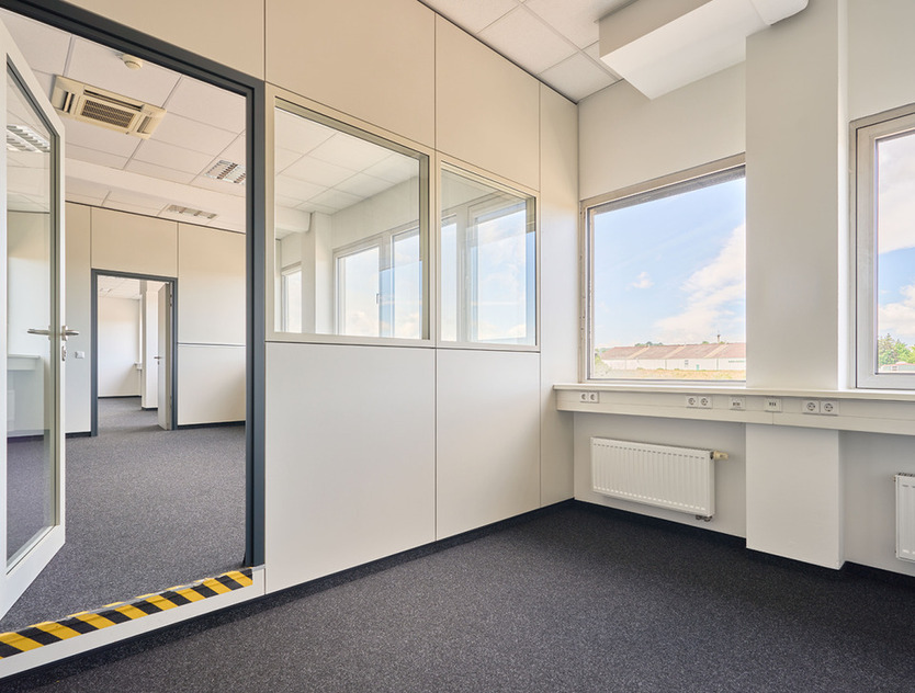 Multifunktionale Gewerbefläche für Logistik, Produktion und Lager mit ansprechendem Büroanteil zimmer