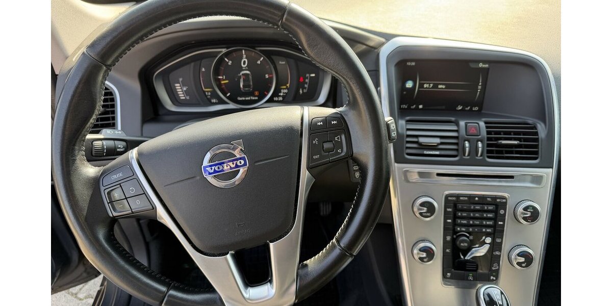 Volvo XC60 Momentum AWD / SitzH / Panorama 104.000 km 20.490 &euro; Donauwörth 86609