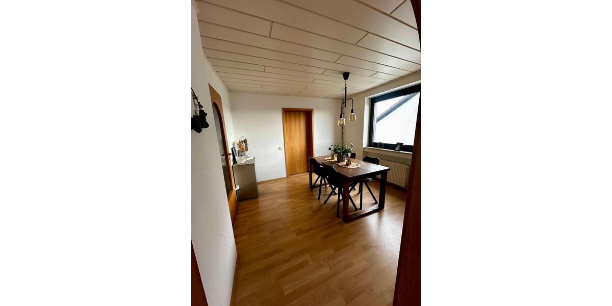 Dachgeschoßwohnung Wachtberg - 4 Zimmer, 106 m&sup2;, 990&euro; | Angebot:26326976