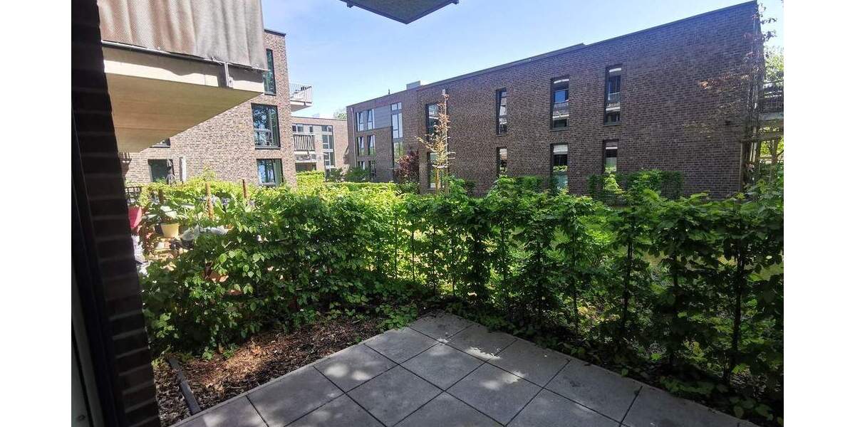 Schöne und moderne 3-Zimmer-Terrassenwohnung (Neubaucharakter) mit Terrasse in zentraler, aber ruhiger und grüner Lage von Hamburg-Eißendorf! 3 zimmer