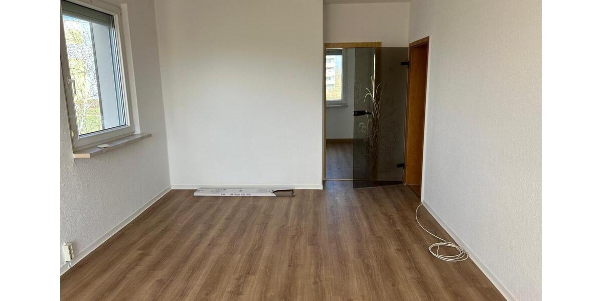 Etagenwohnung Teutschenthal - 3 Zimmer, 60 m&sup2;, 300&euro; | Angebot:24525445