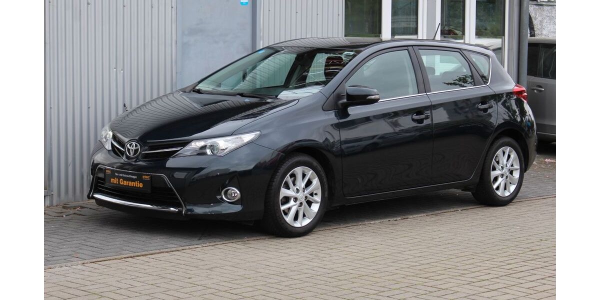 Toyota Auris 89.420 km 11.980 &euro; Berlin 13089
