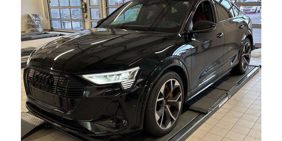 Audi e-tron 37.221 km 40.990 &euro; Hamburg 22047