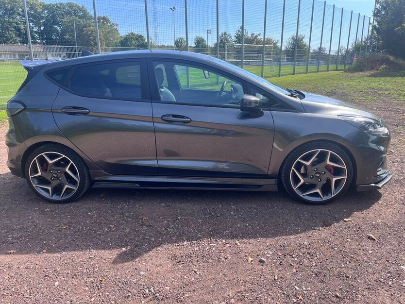 Ford Fiesta 131.370 km 13.500 € Rehlingen-Siersburg 66780