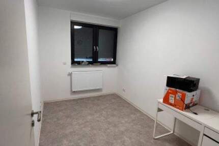 KERNSANIERTES Büro mit Küche & Bad in Eppelheim - 247 Zugang zimmer