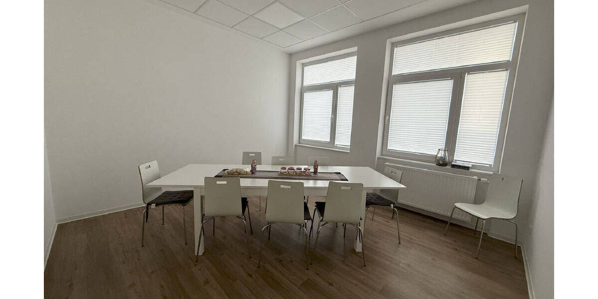 Büro-Praxisfläche mit Lager 9 zimmer