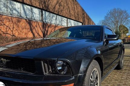 Ford Mustang 79.000 km 12.200 &euro; Düsseldorf 40210