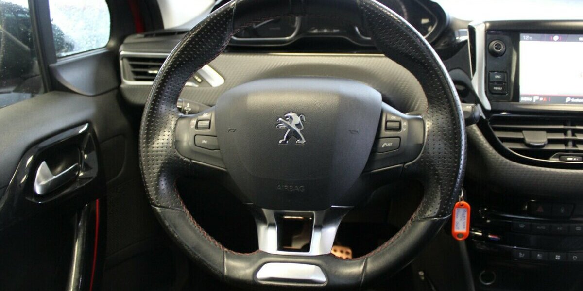 Peugeot 2008 PureTech 130 GPF GT-line - Panoramadach - AHK 107.572 km 10.780 &euro; Euskirchen 53881