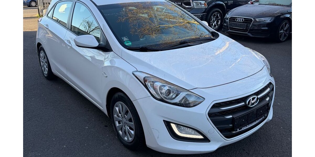 Hyundai i30 98.000 km 8.500 &euro; Wiesbaden 65203