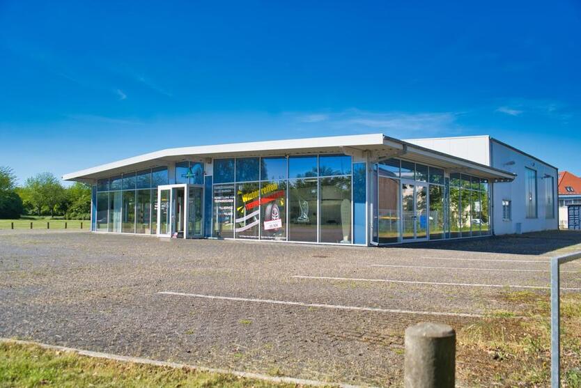 Ehemaliges Autohaus in Köthen zimmer