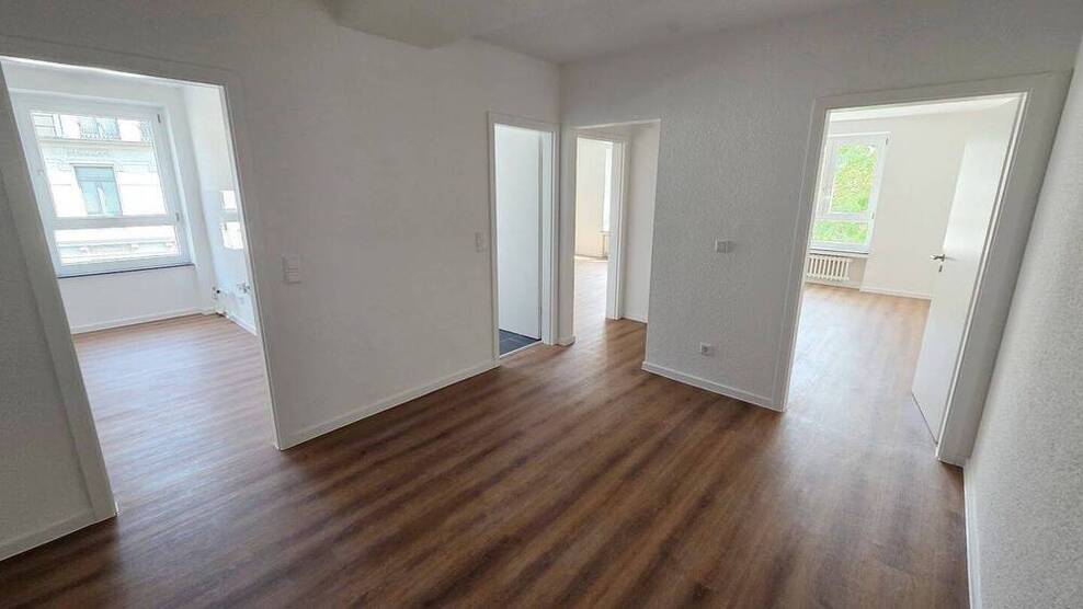 Frisches Wohngefühl! Modernisierte 3-Zimmer-Wohnung! Balkon, neues Bad, neuer Boden, Aufzug