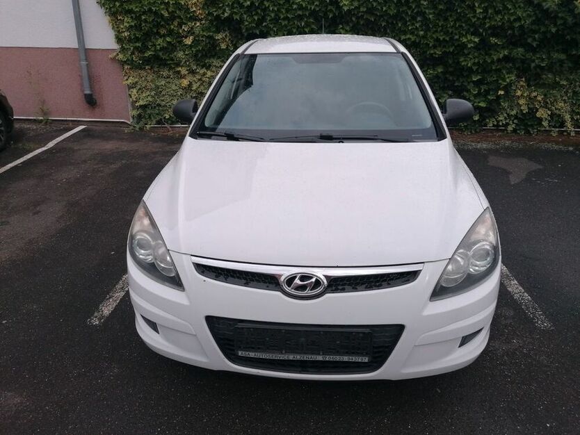 i30