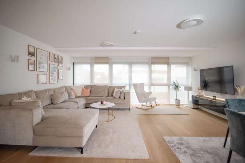 Haus zum Kaufen in Obertshausen 1.390.000 € 300 m²