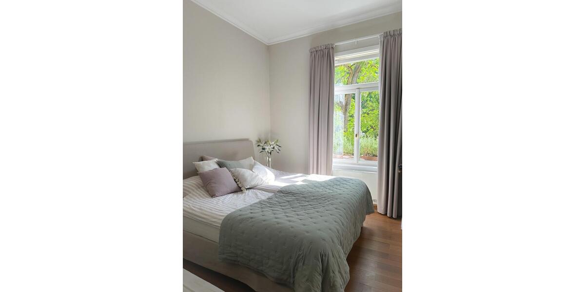 Westend-Juwel in Bestlage: Lichtdurchfluteter, kernsanierter Altbau mit Kamin, Stuckdecken, etc. 4 zimmer