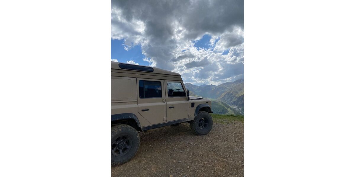 Land Rover Defender 305.500 km 32.500 &euro; Winterberg 59955
