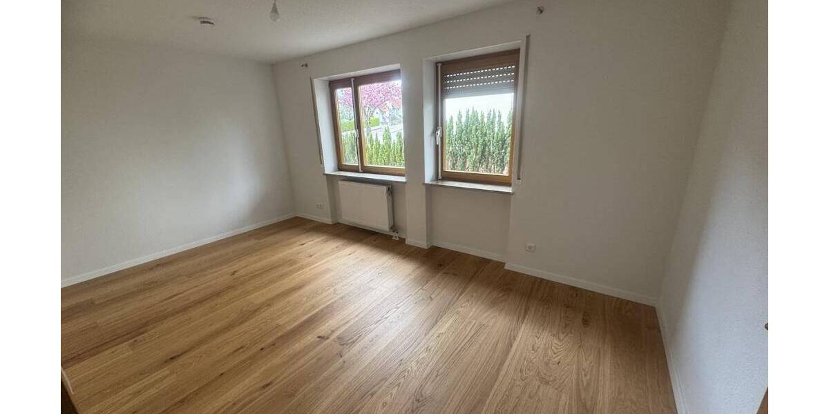 Etagenwohnung Freiburg Hochdorf - 5 Zimmer, 141 m&sup2;, 1.880&euro; | Angebot:26190172