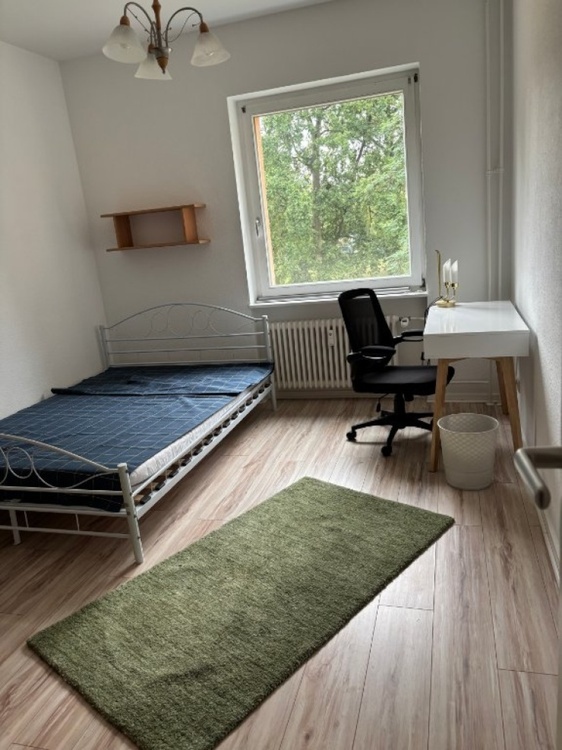 1 Zimmer 14 m² mit eigenem Duschbad zur Untermiete für 2er WG, Anmeldung möglich