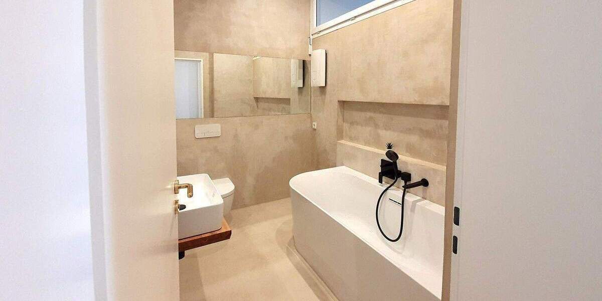 Exklusiv saniert . 2 Bäder . Toplage in Charlottenburg nahe Savignyplatz . unbefristet 4 zimmer