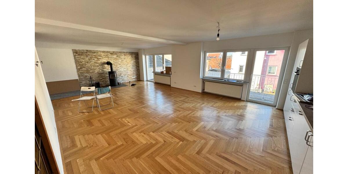 Etagenwohnung Schöneck - 5.5 Zimmer, 185 m&sup2;, 2.200&euro; | Angebot:24364463