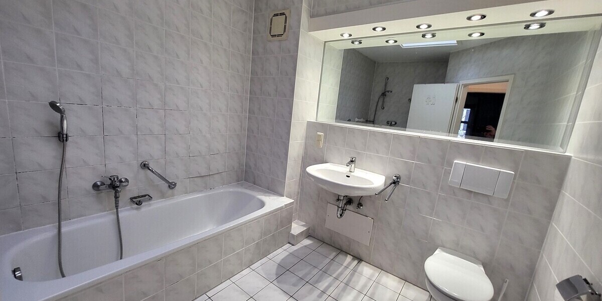 Neuer Preis ! RMH mit Garage, 2 Balkonen, Garten und Terrasse - Reihenmittelhaus Wiesbaden Klarenthal | Angebot:26348335