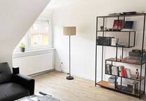 Zentral im Westen: Attraktive 2-Zimmer-DG-Wohnung