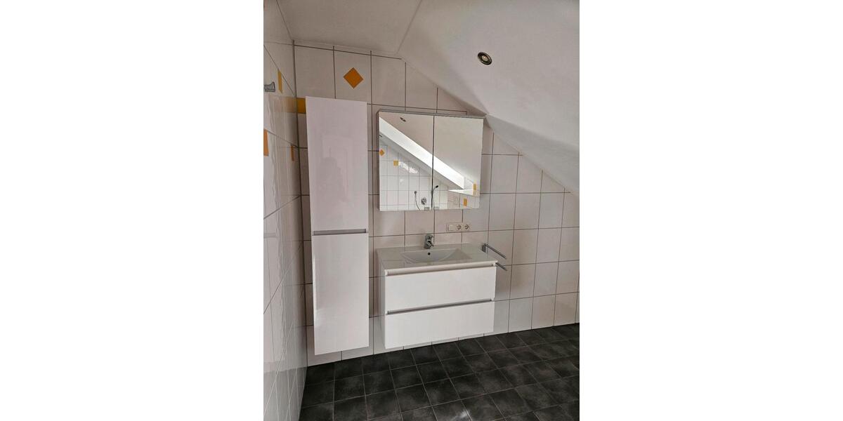 Dachgeschoßwohnung Cham - 3 Zimmer, 98 m&sup2;, 820&euro; | Angebot:18537304